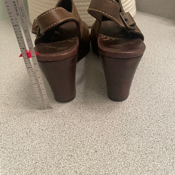 Dansko wood platform heeled sandal - Picture 4 of 5